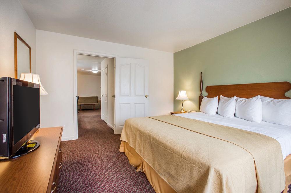 Quality Inn & Suites Tulare Extérieur photo