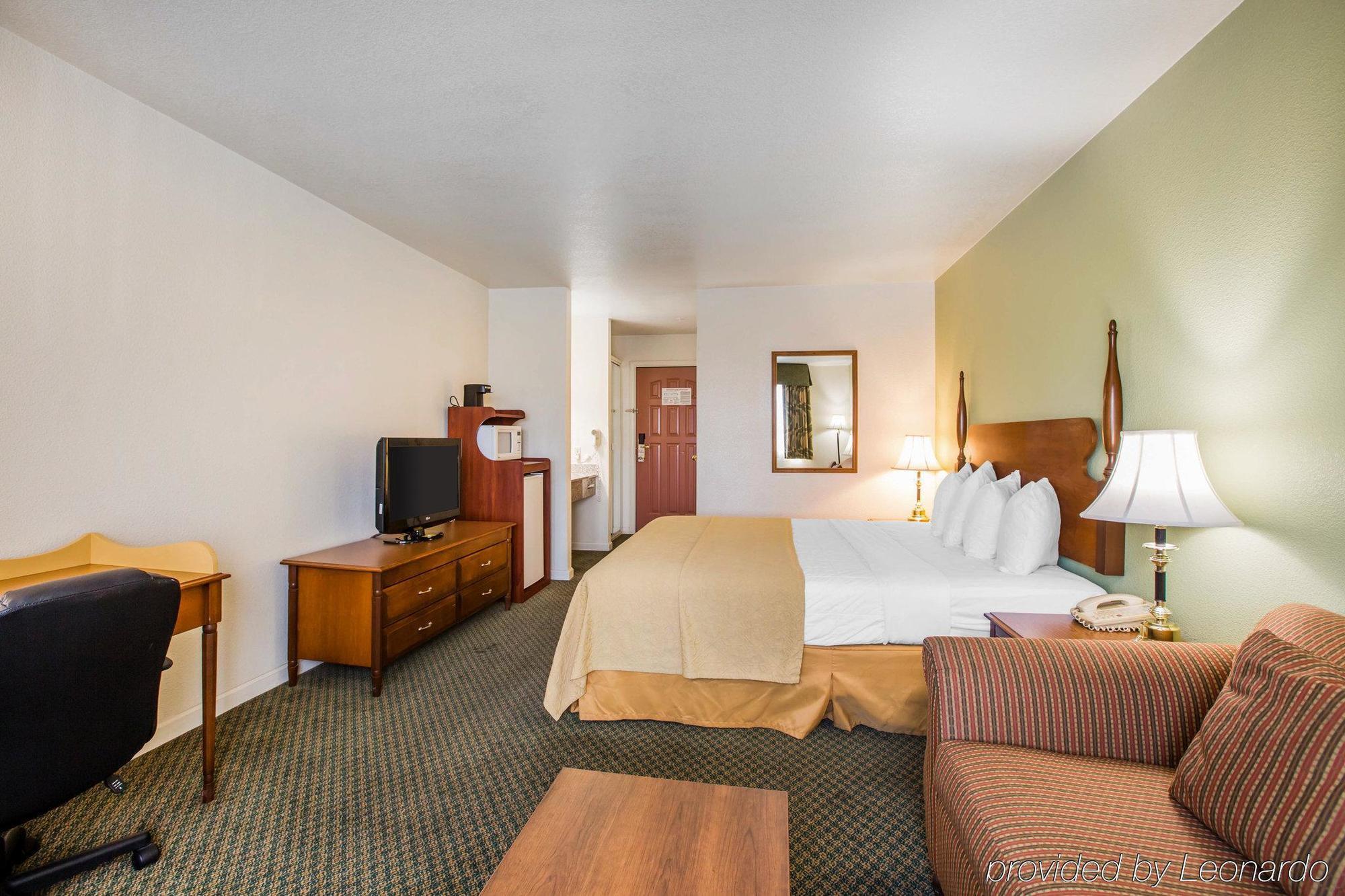 Quality Inn & Suites Tulare Extérieur photo