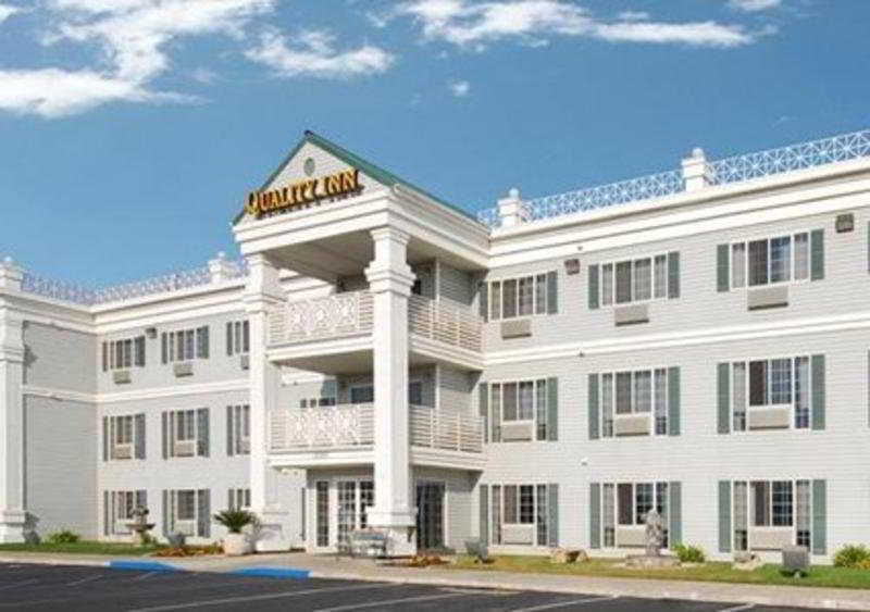 Quality Inn & Suites Tulare Extérieur photo