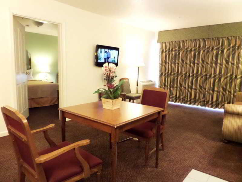 Quality Inn & Suites Tulare Extérieur photo