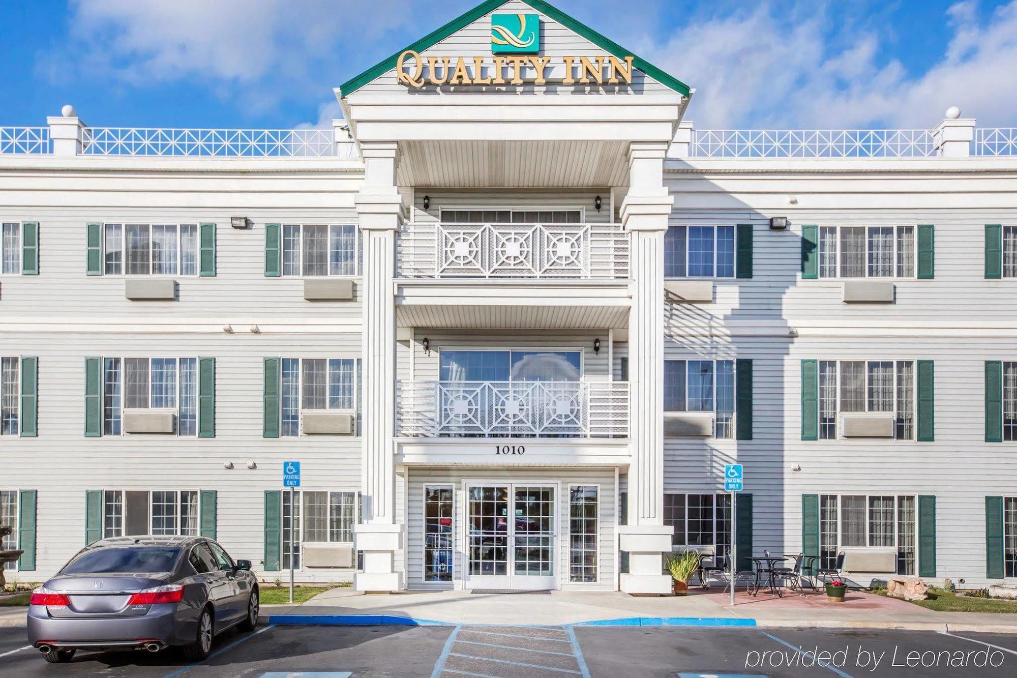 Quality Inn & Suites Tulare Extérieur photo