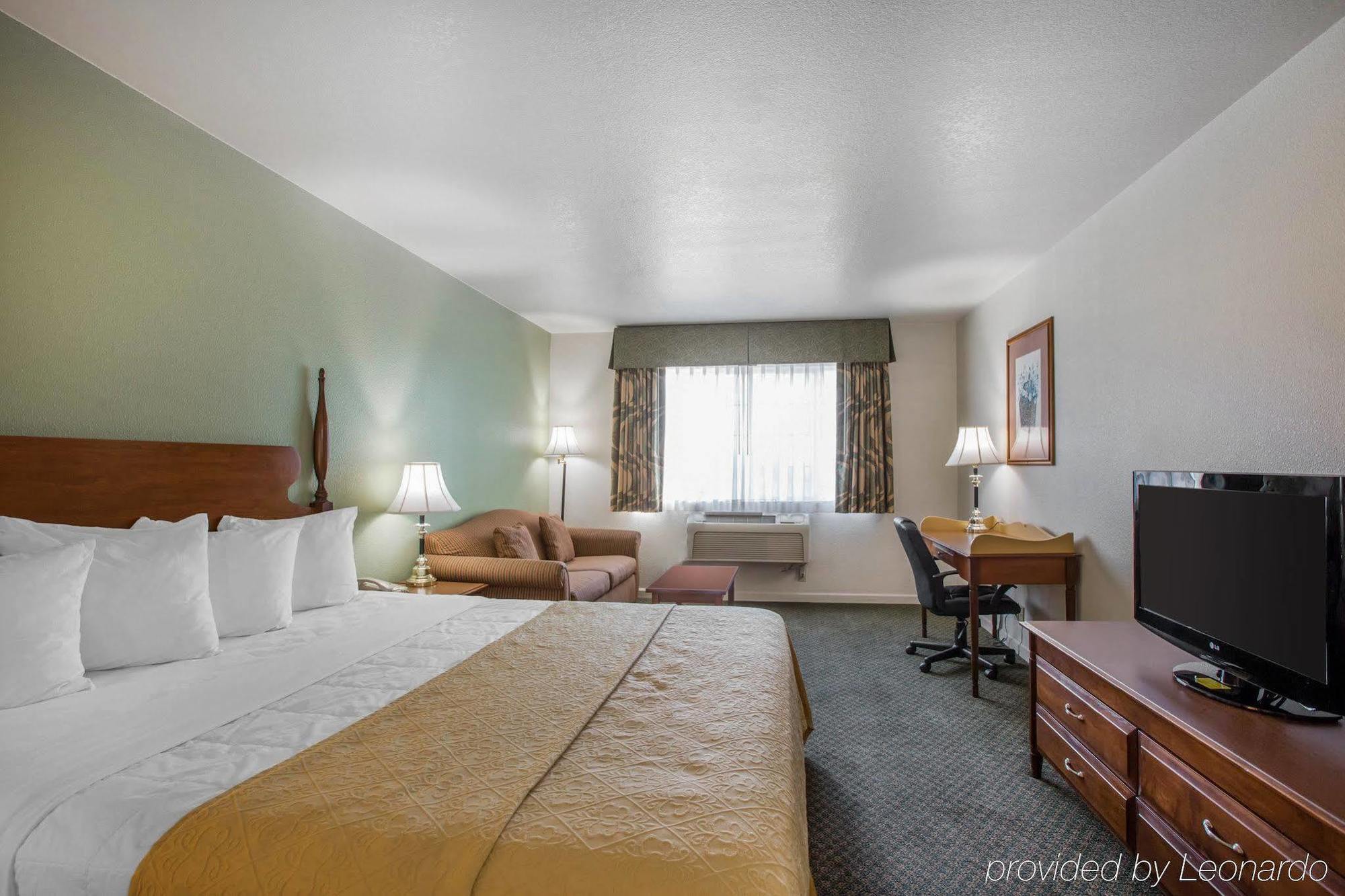 Quality Inn & Suites Tulare Extérieur photo