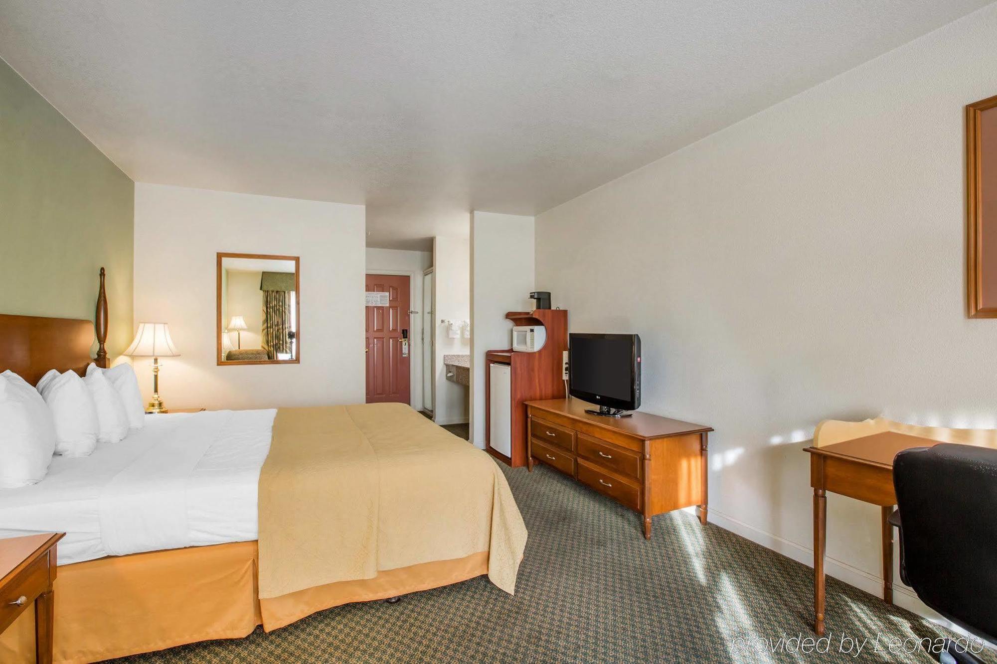 Quality Inn & Suites Tulare Extérieur photo