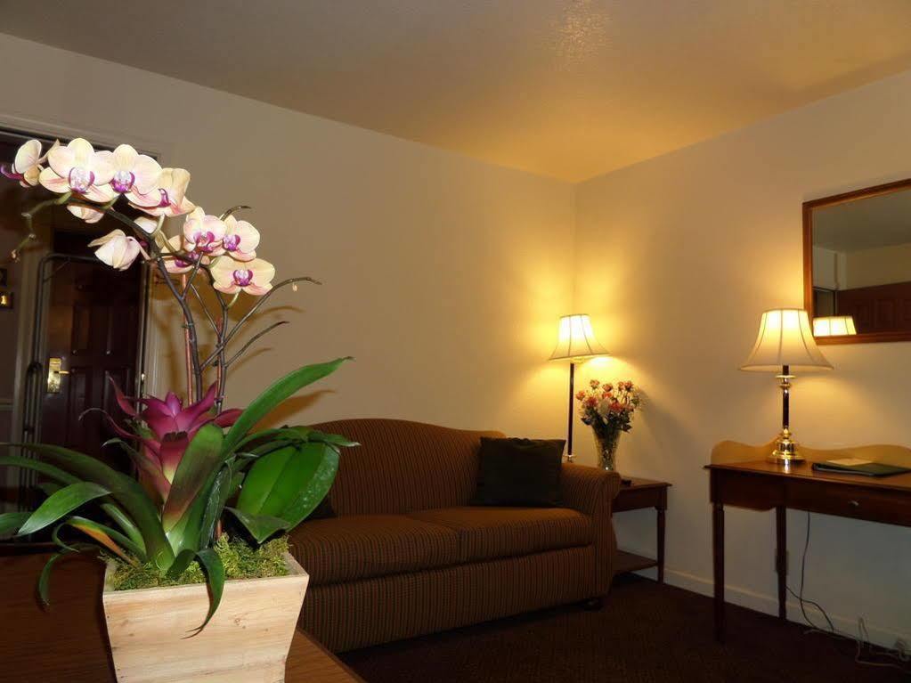 Quality Inn & Suites Tulare Extérieur photo